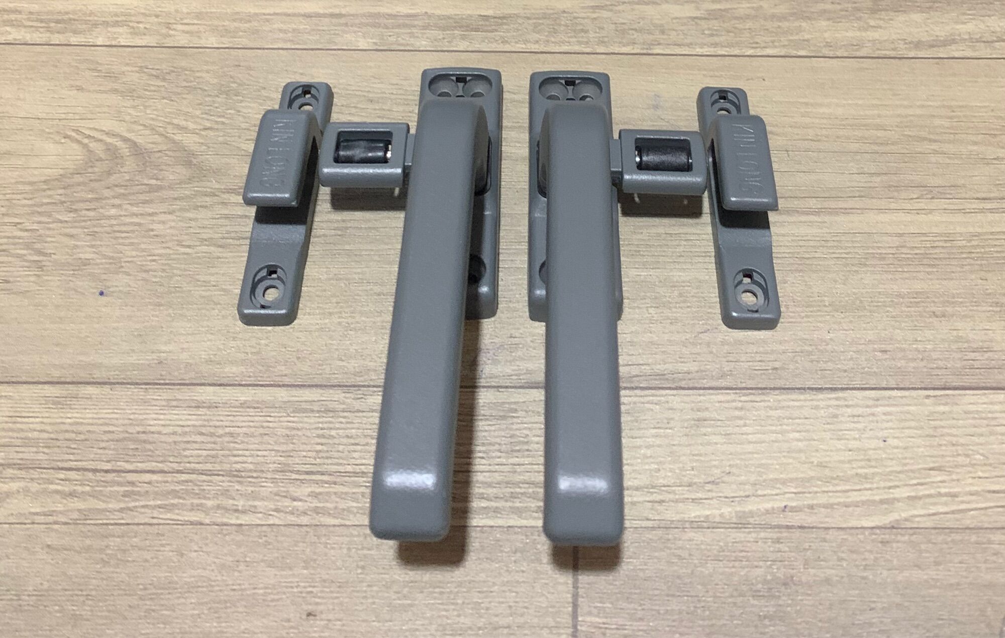 Tay gạt khoá cửa mở - tay gạt có bi màu xám KINLONG