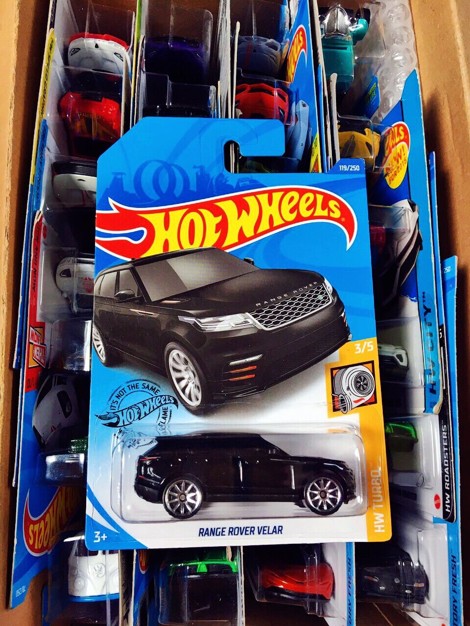 Xe mô hình hot wheels tỉ lệ 1:64 "range rover velar"