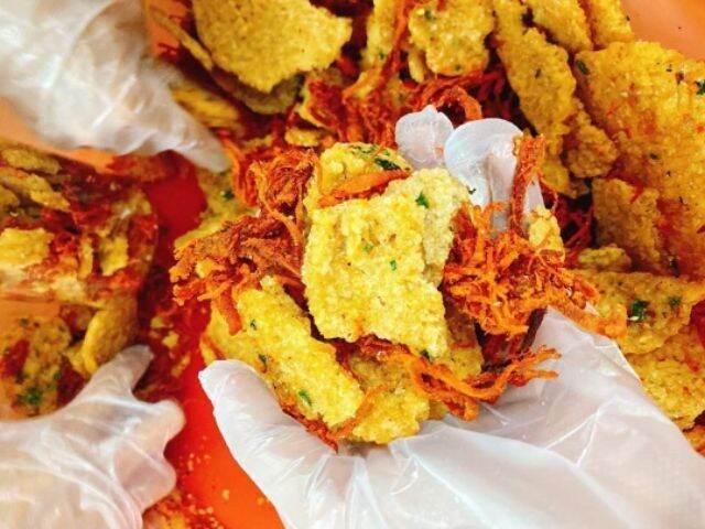 100gr cơm cháy lắc khô bò siêu ngon (túi zip 100gr)