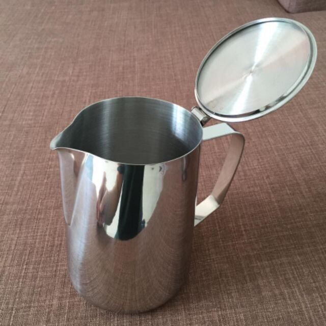 [HCM]Ca inox cao cấp có nắp đánh sữa pha chế trà sữa 2L