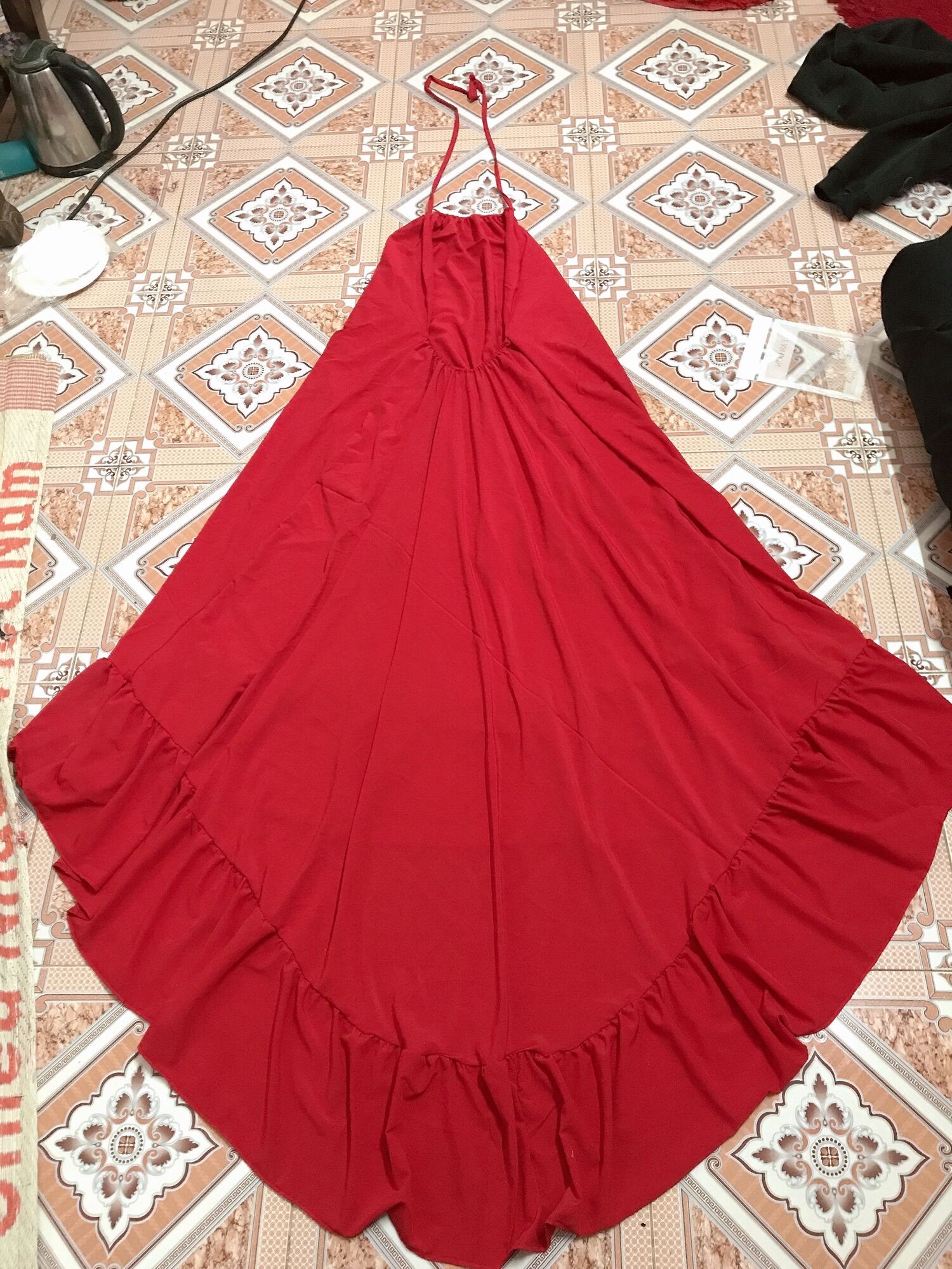 Đầm maxi hở lưng đuôi cá sống ảo