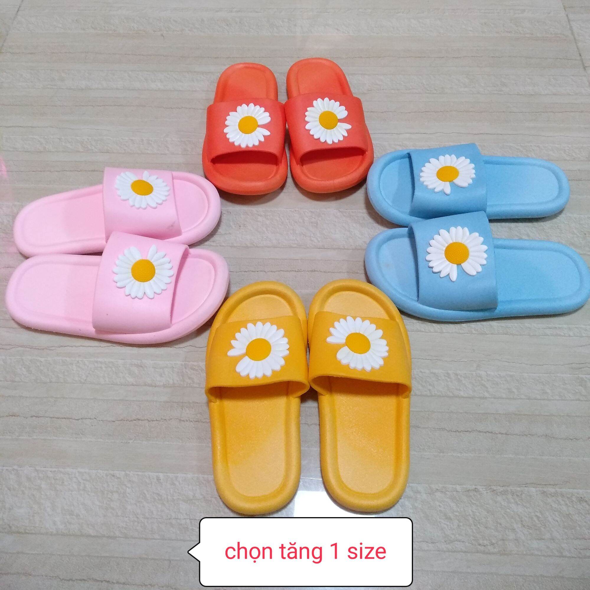 [HCM]Dép nhựa trẻ em hoa cúc siêu cute đế dẻo êm chân size 27-37(chat chọn màu)