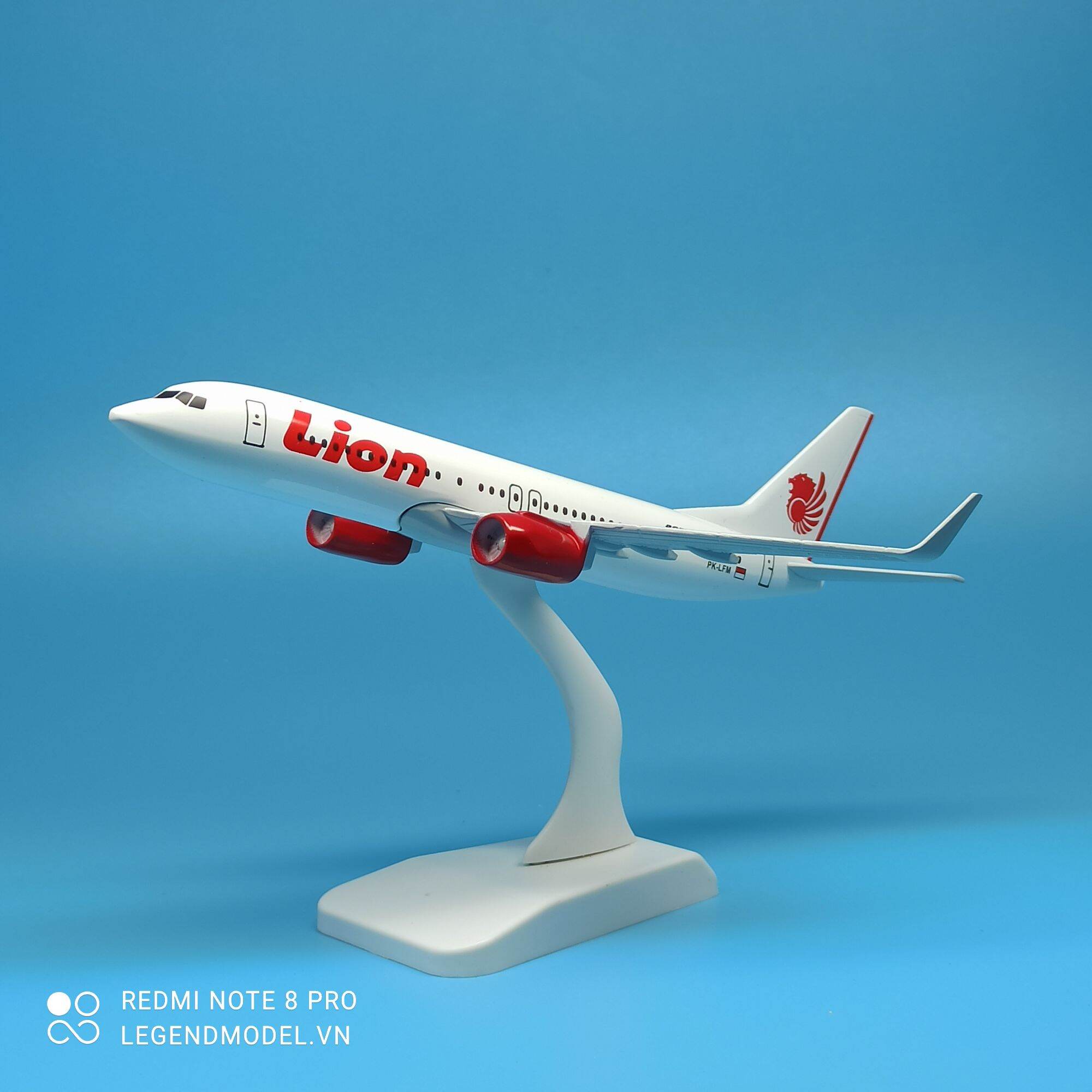 Mô hình máy bay lion air boeing 737 20cm