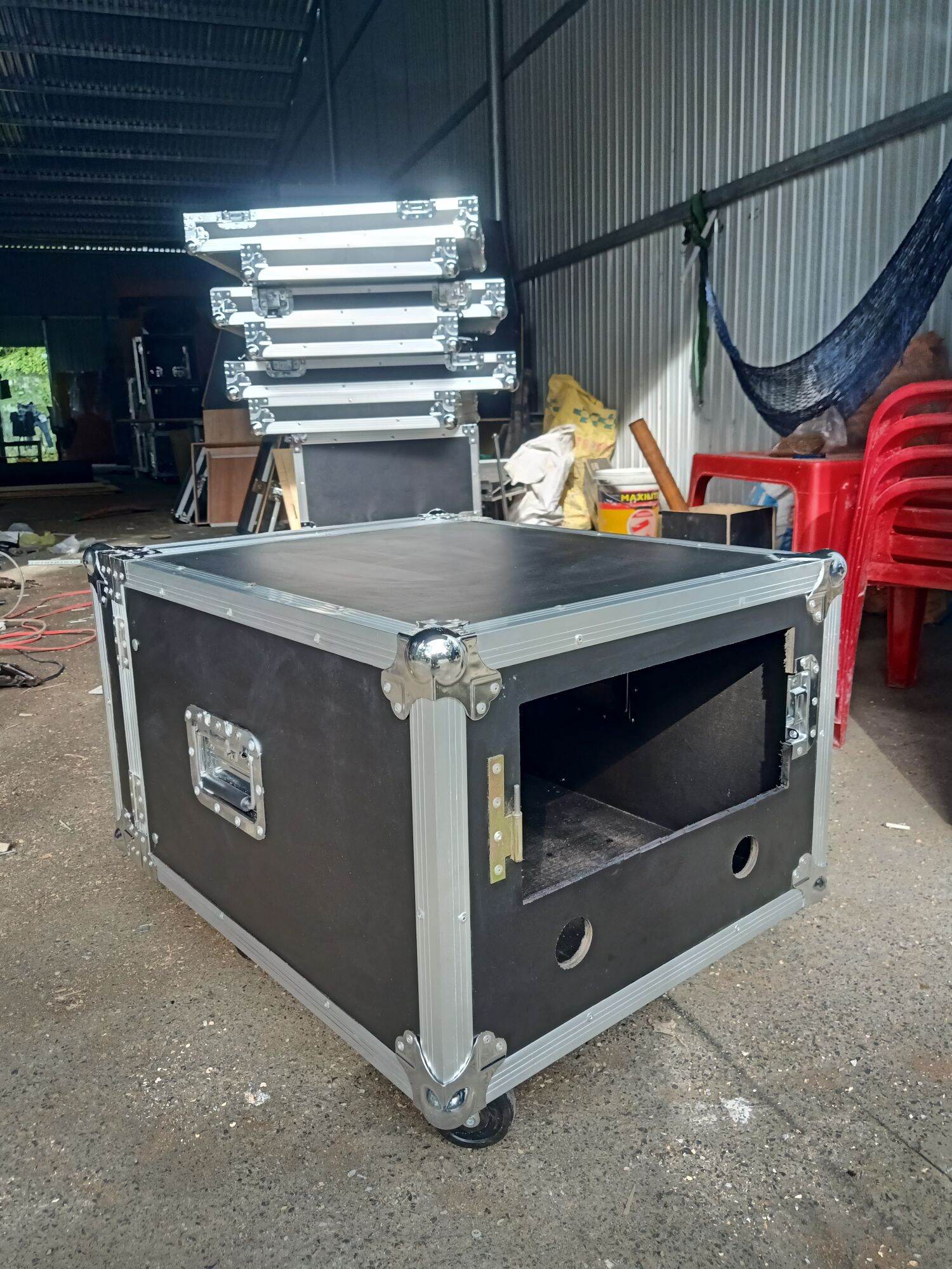 TỦ 6U LƯỚI - KARA GIA ĐÌNH