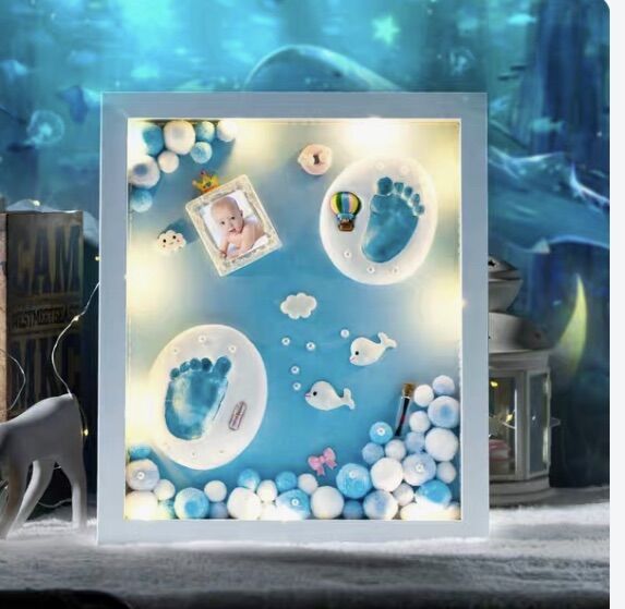 ( In ảnh inbox shop) Size 20x25cm Khung tranh in dấu chân tay