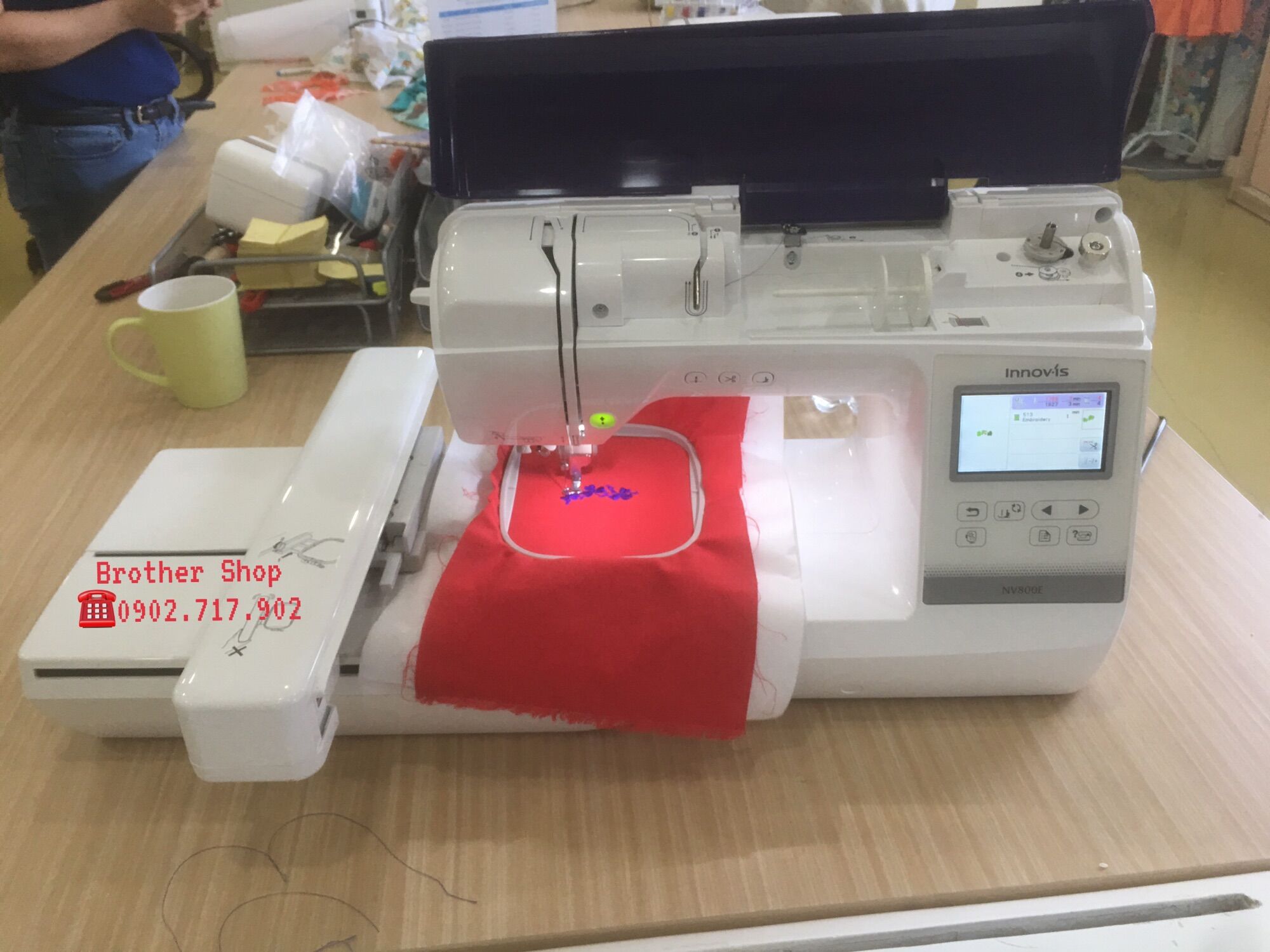 Máy thêu Brother Nv800e