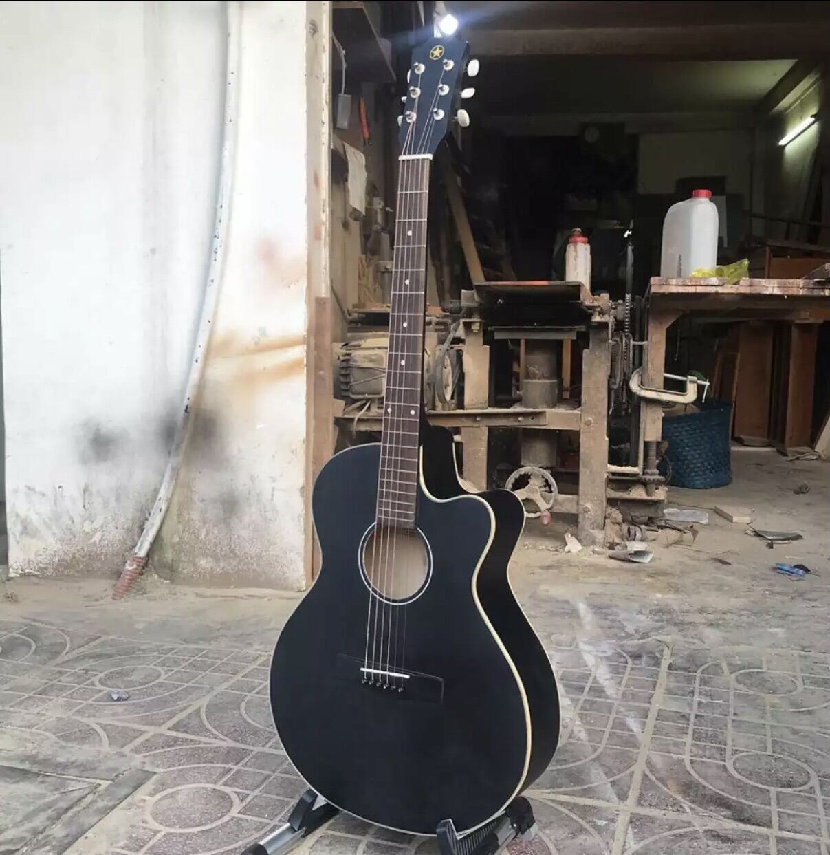 đang guitar acoustic cao cấp nhập khẩu Thái lan có ty chỉnh chống rung( tặng kèm phím gảy).