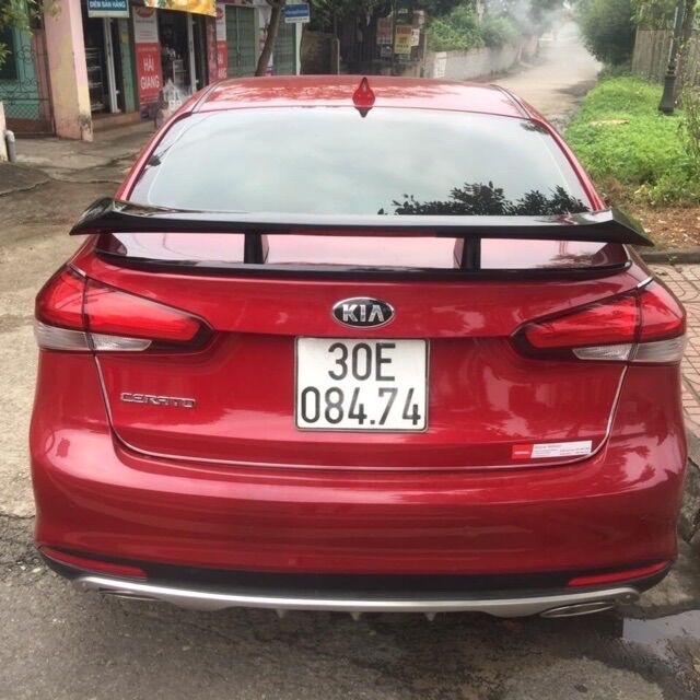 Đuôi gió thể thao các dòng xe sedan