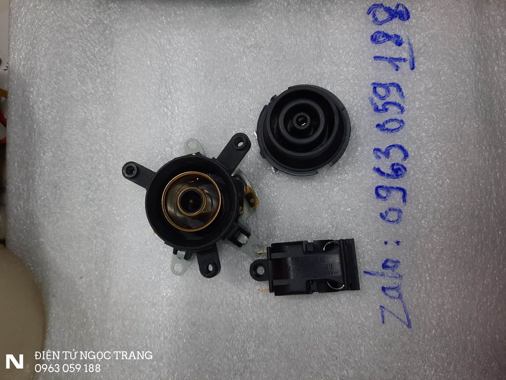 Bộ Công Tắc Âm Siêu Tốc Kèm Đế - Giá 1 Bộ