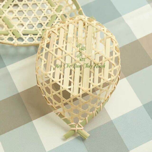 Đĩa tre hình thuyền hoặc con cá