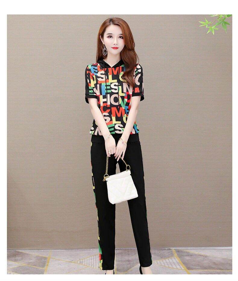 Sét đồ bộ nữ họa tiết chữ 3D phối nón cao cấp