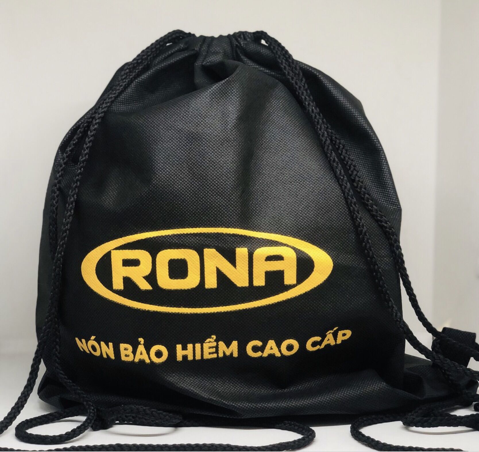 [HCM]Túi vải không dệt đựng nón bảo hiểm có dây rút tiện dụng ( 38x40cm ) Túi có thể đựng hầu hết các dòng nón 3/4