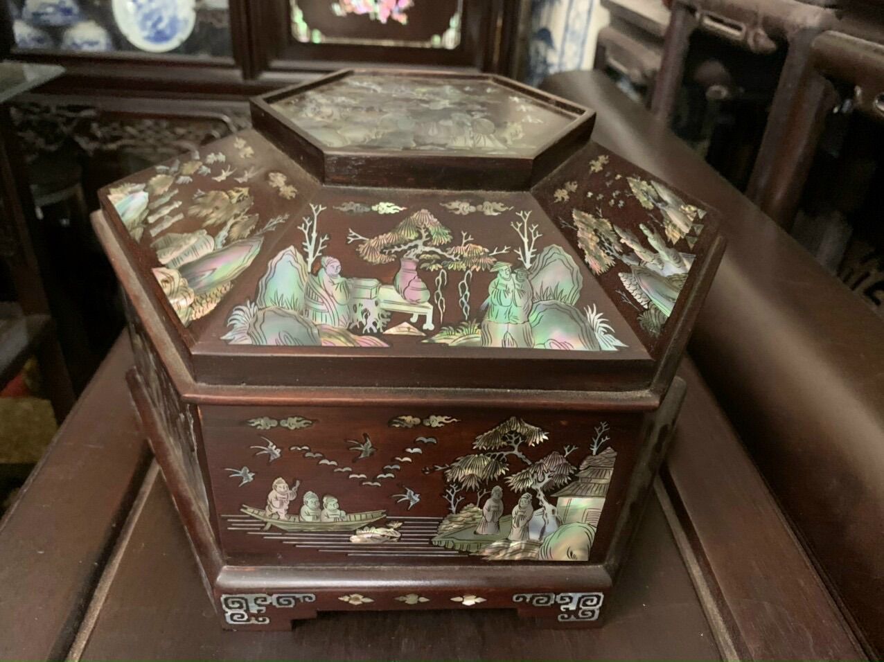 Hộp gỗ đựng bánh kẹo ( tráp lục lăng)