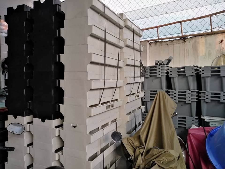 [HCM]Baki 3 tầng đen đại (hoặc màu trắng) kt 68x35x70 drc kèm ống mưa