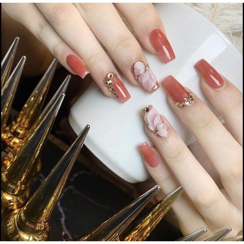 Móng tay giả úp vuông fom chuẩn đẹp y hình