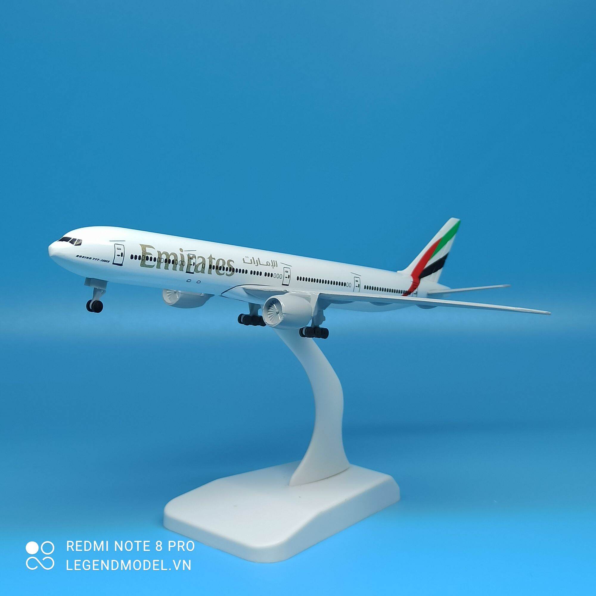 Mô hình máy bay Emirates Airlines 20cm
