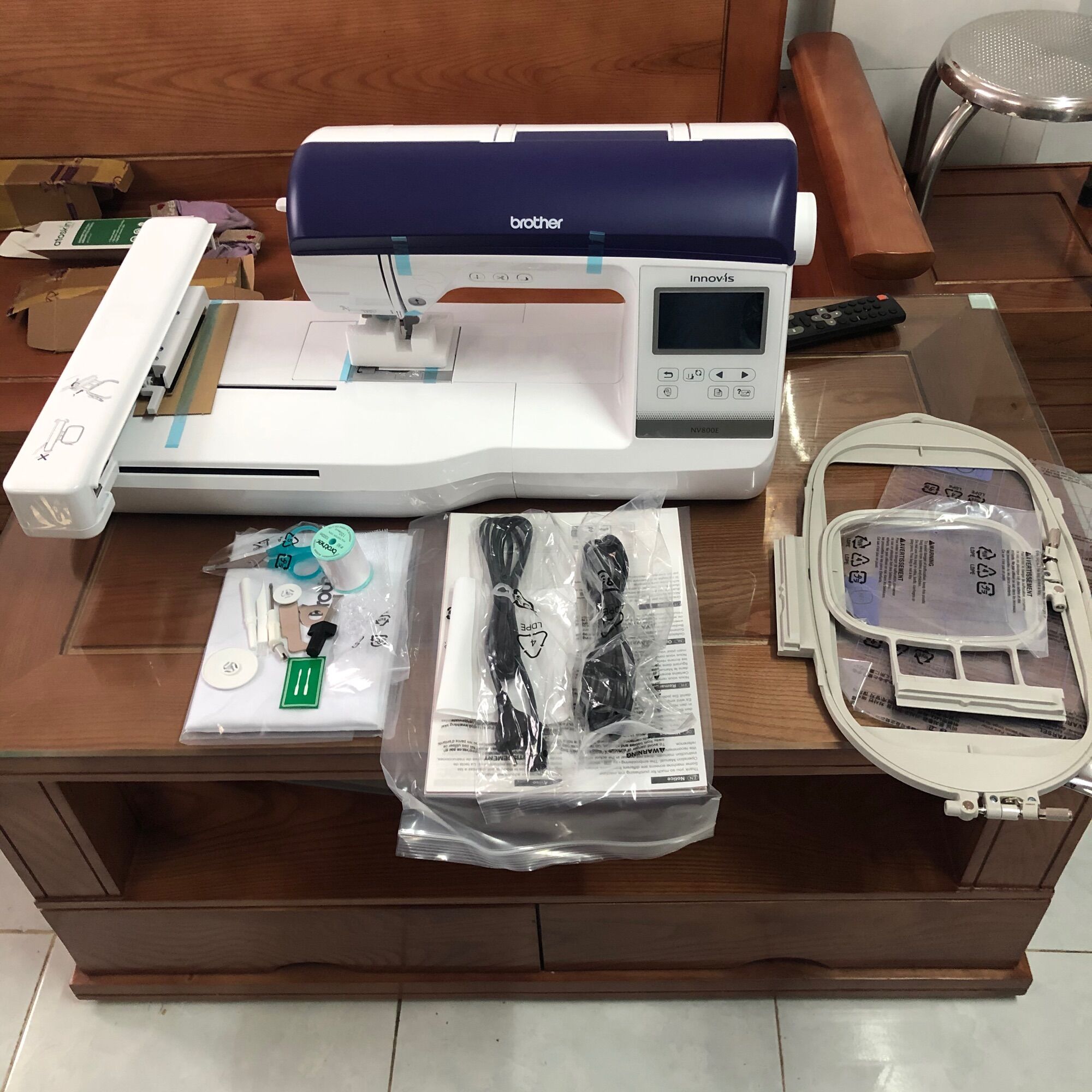 Máy thêu Brother Nv800e