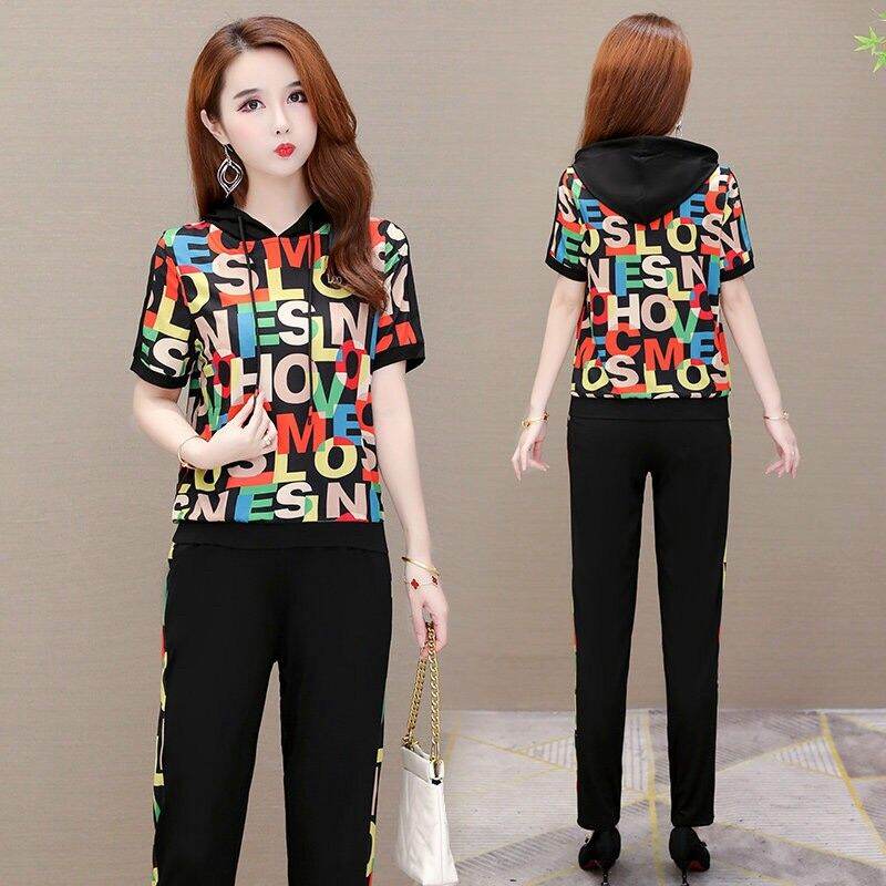 Sét đồ bộ nữ họa tiết chữ 3D phối nón cao cấp