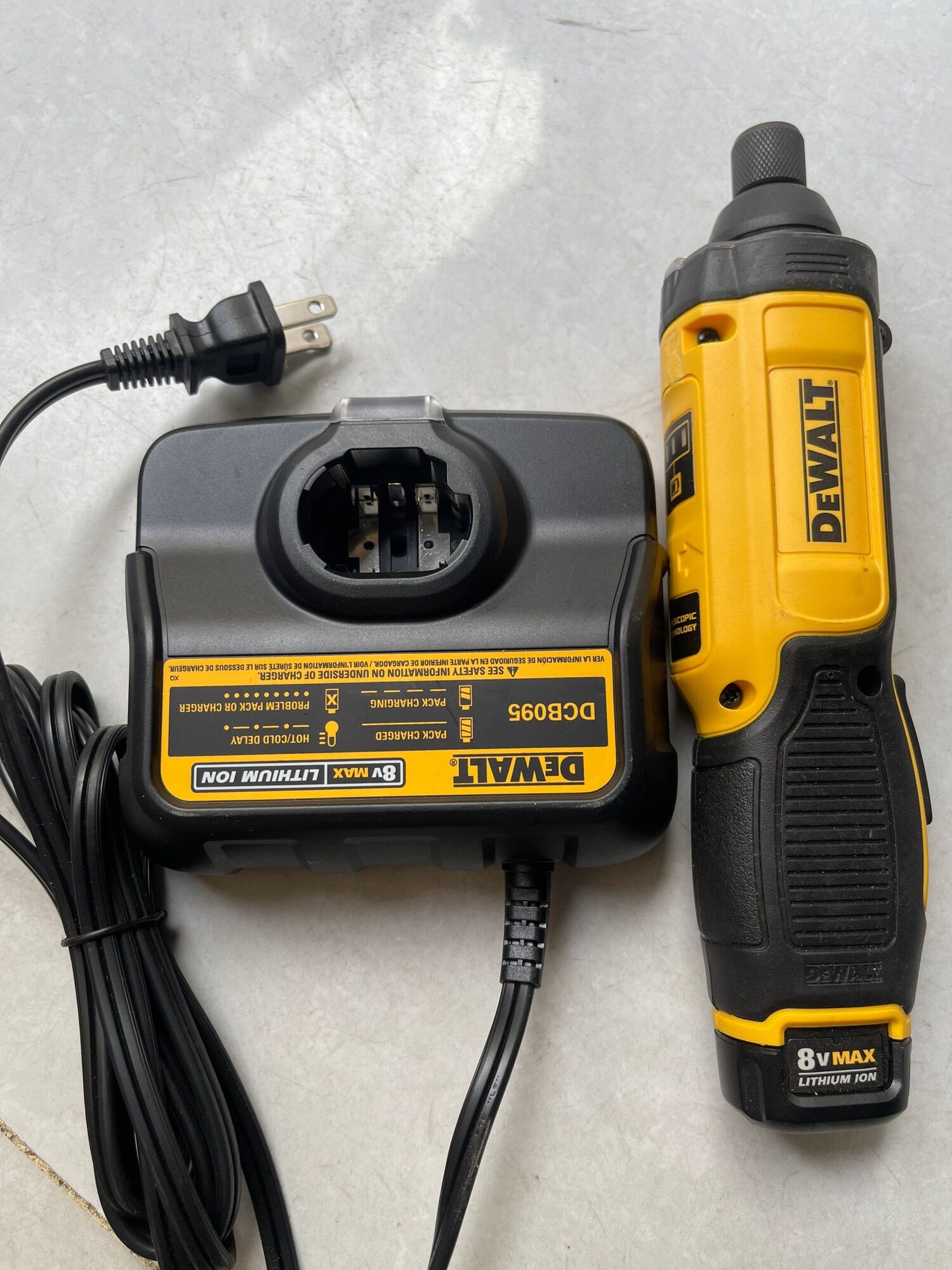 Máy vặn vít Dewalt DCF 682N1
