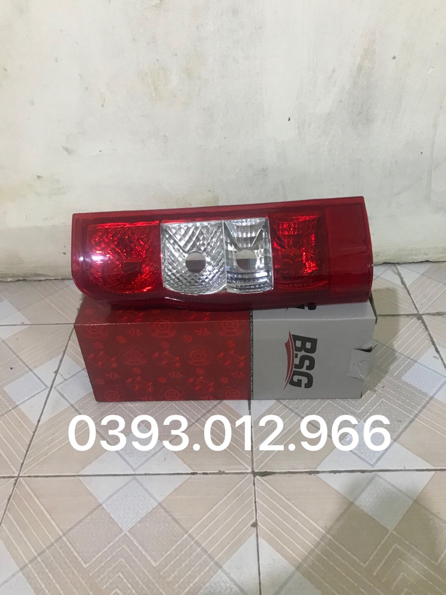 ĐÈN HẬU FORD TRANSIT