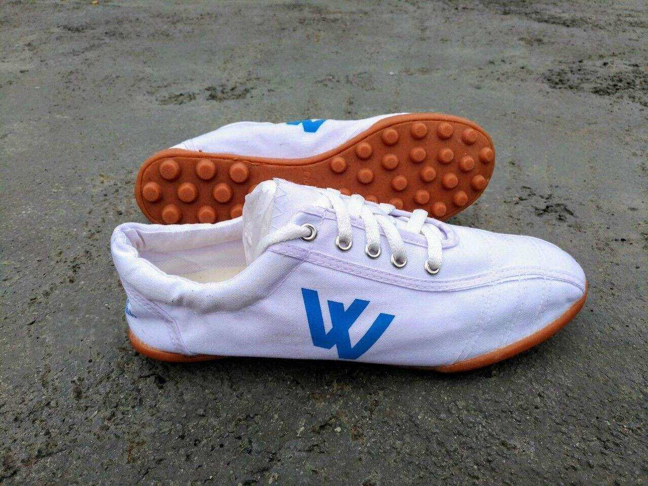 Giày bata đá bóng Thượng Đình