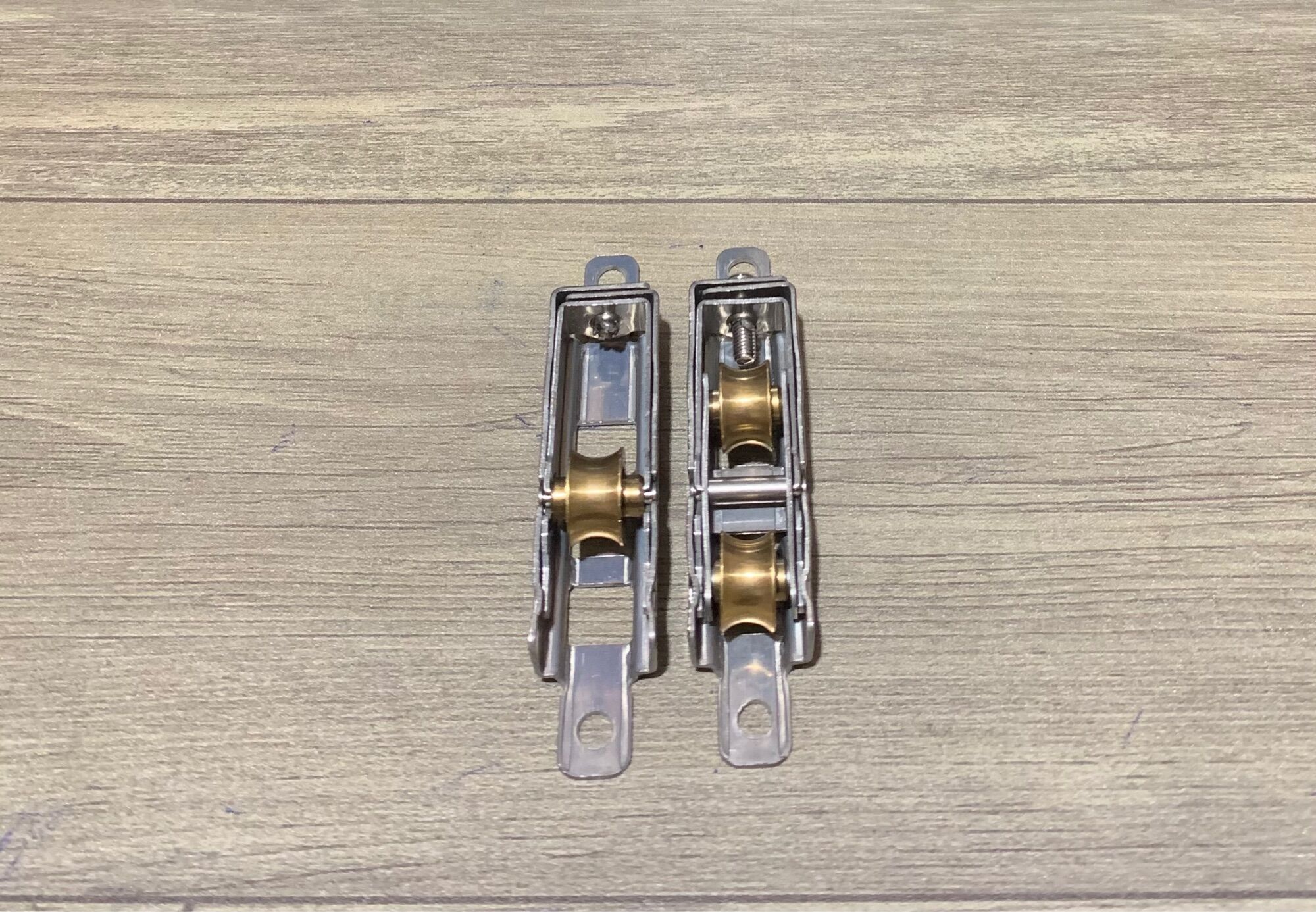 [XINGFA ] bánh xe đồng cửa lùa 55 không dập lỗ nhôm xingfa