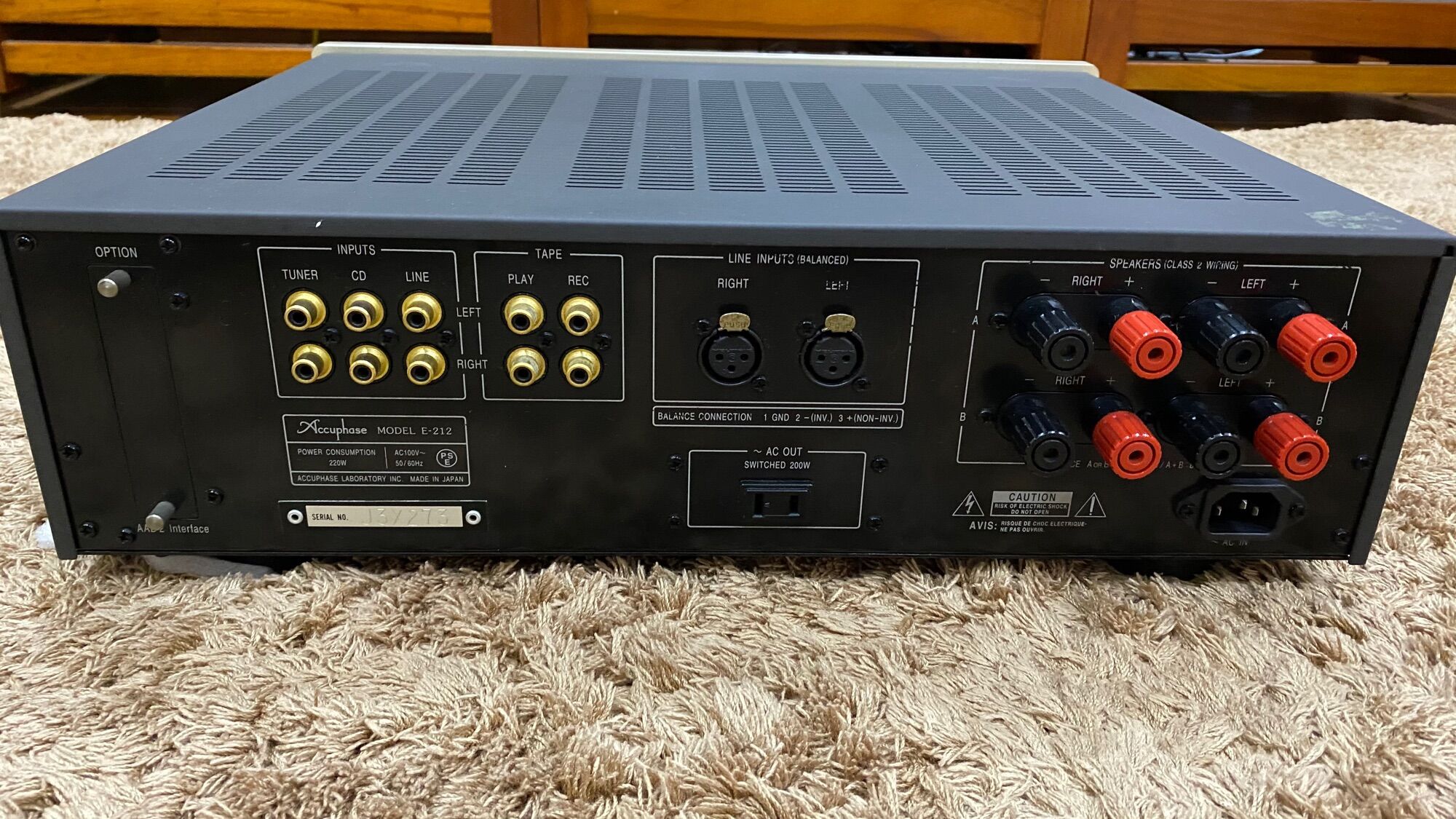 Amply Accuphase E-212