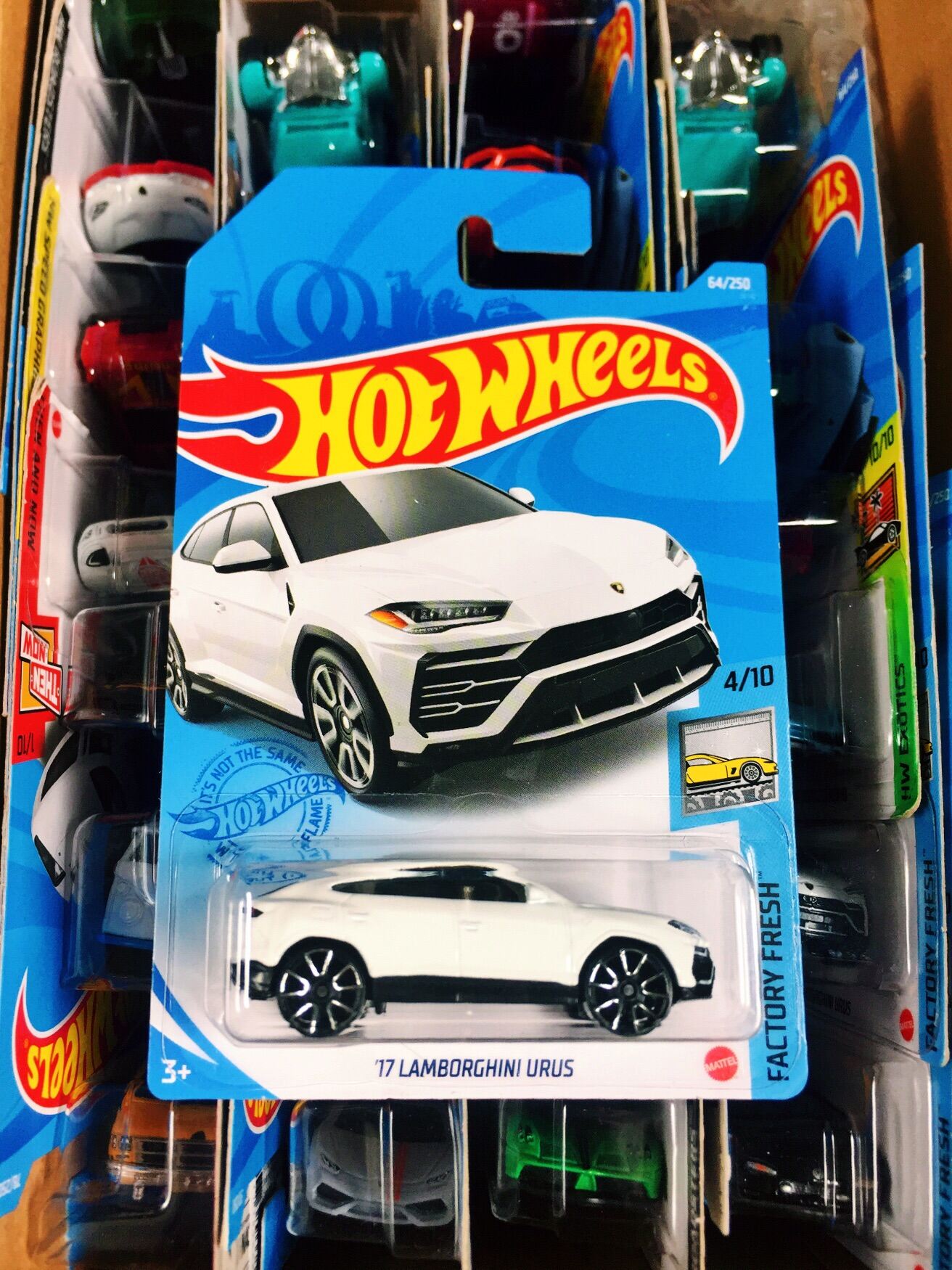 Xe Mô Hình Hot Wheels tỉ lệ 1:64 