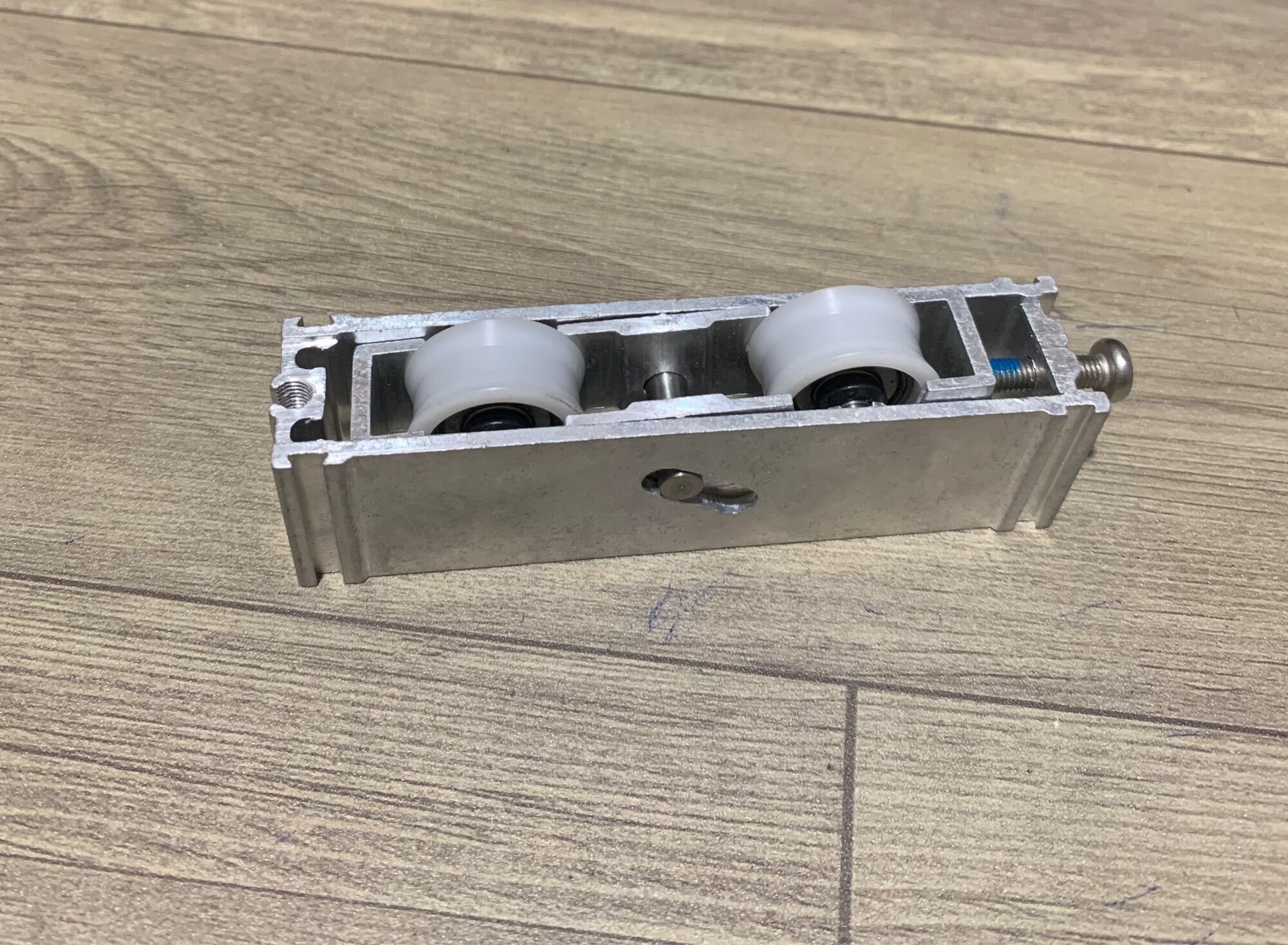 [HCM]Bánh xe đôi cửa lùa đi xingfa 93 Hàng Chính hãng