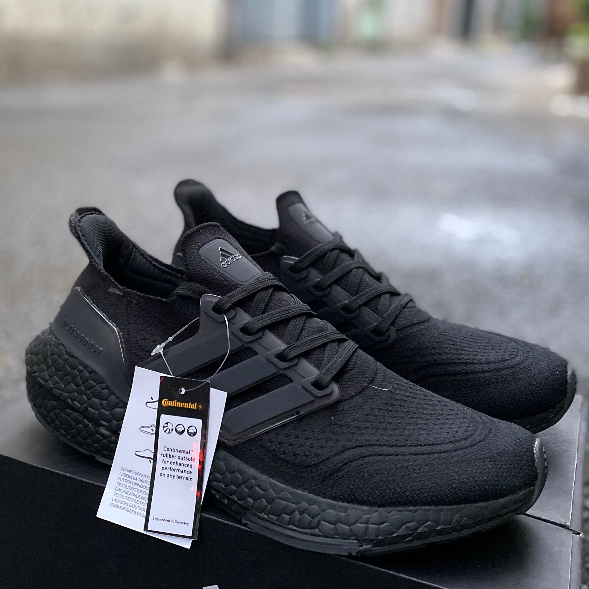 Giày thể thao ultraboost đen full nam
