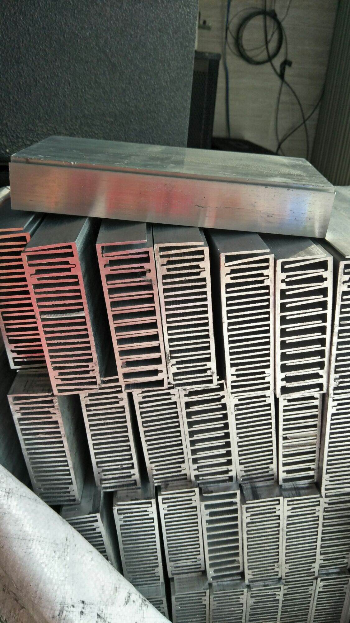 nhôm 12 cánh, dài 22 cm, cao 11 cm