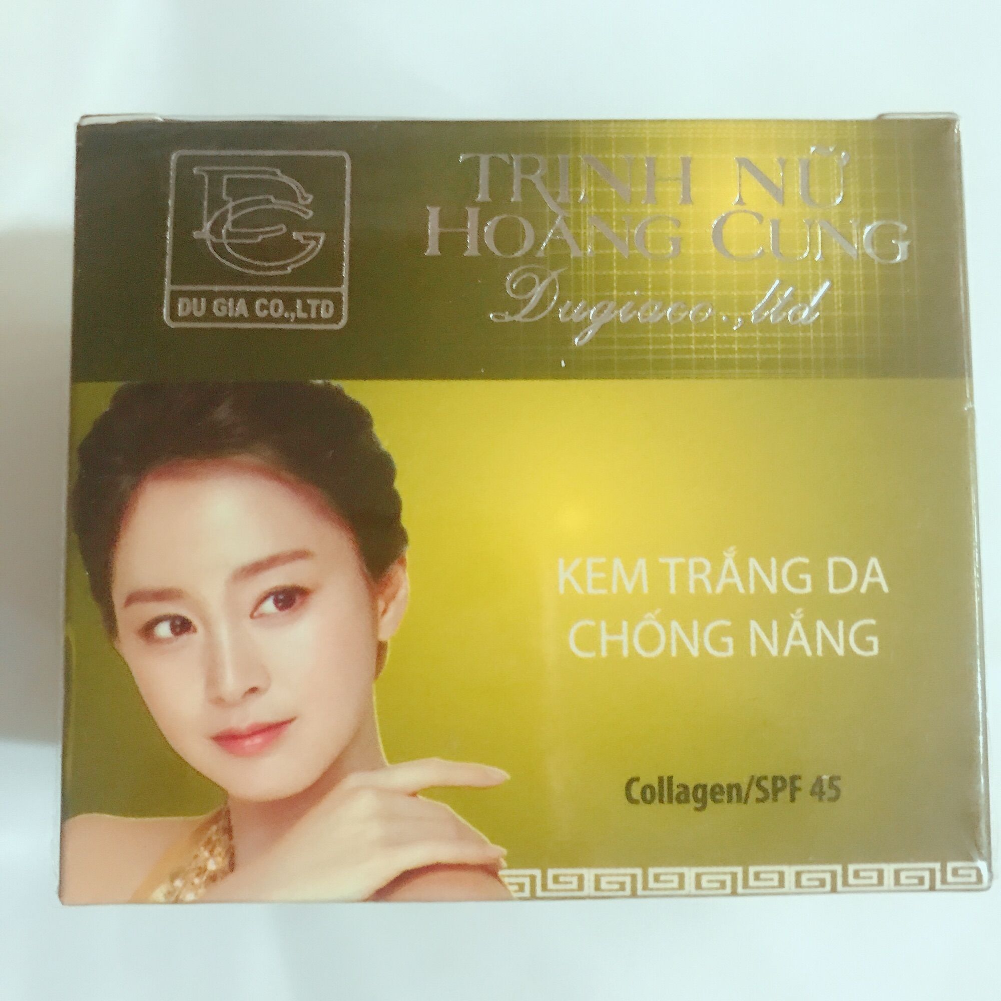 Kem trắng da chống nắng Trinh nữ hoàng cung