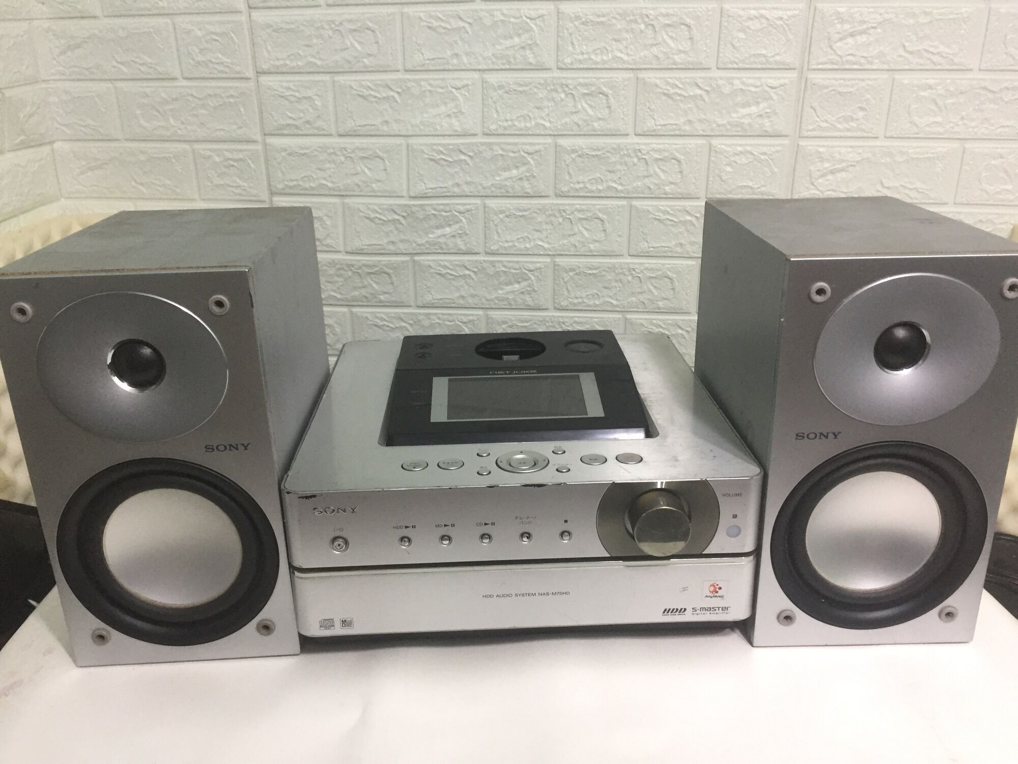 Sony M75hd có ổ cứng