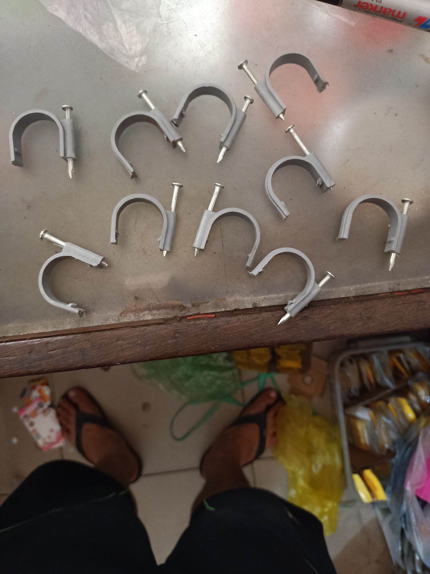 5 - 10 cái đinh móc ống nhựa pvc 21, 27, 34