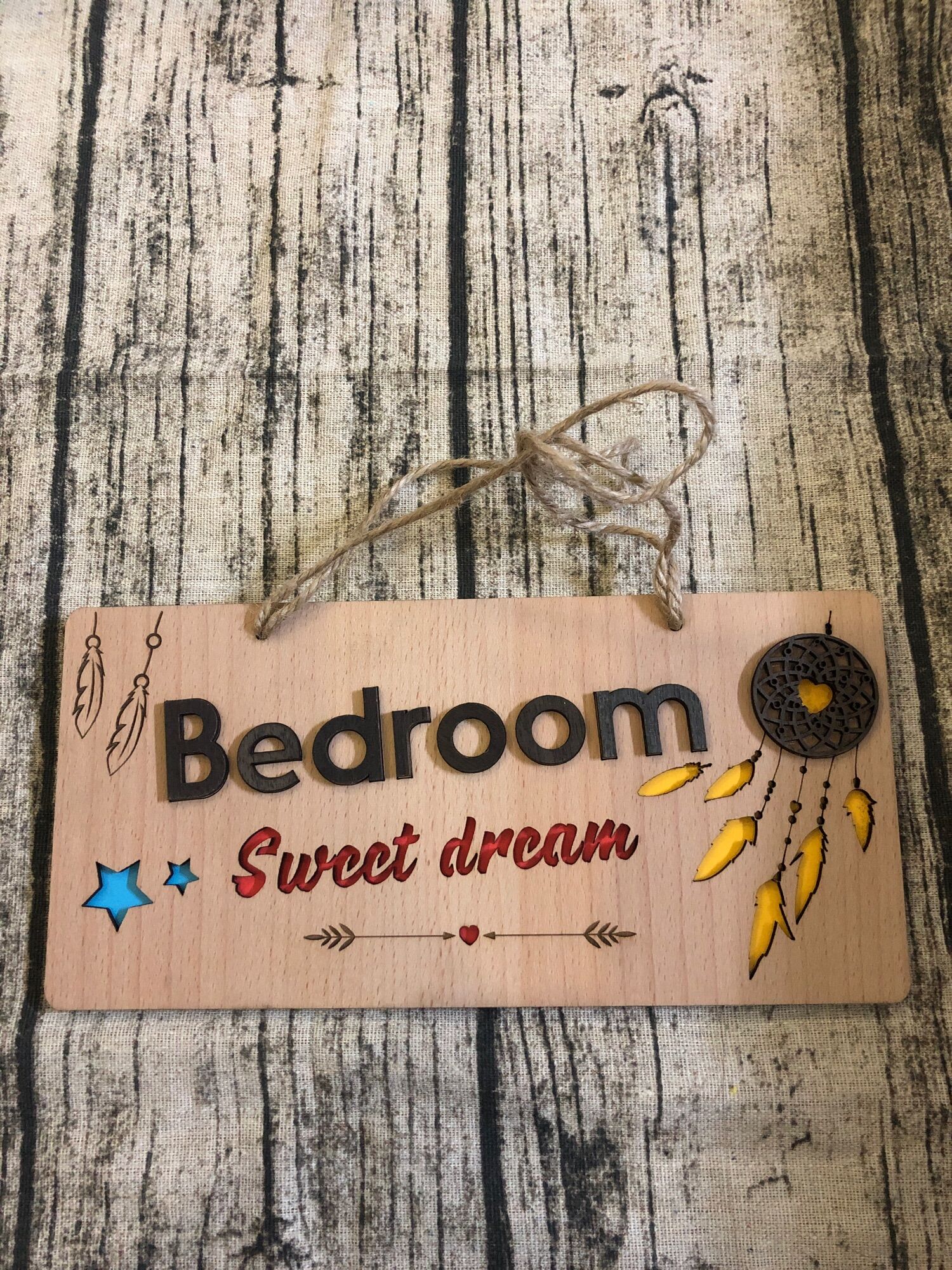 Bảng gỗ trang trí treo cửa phòng ngủ chữ bedroom