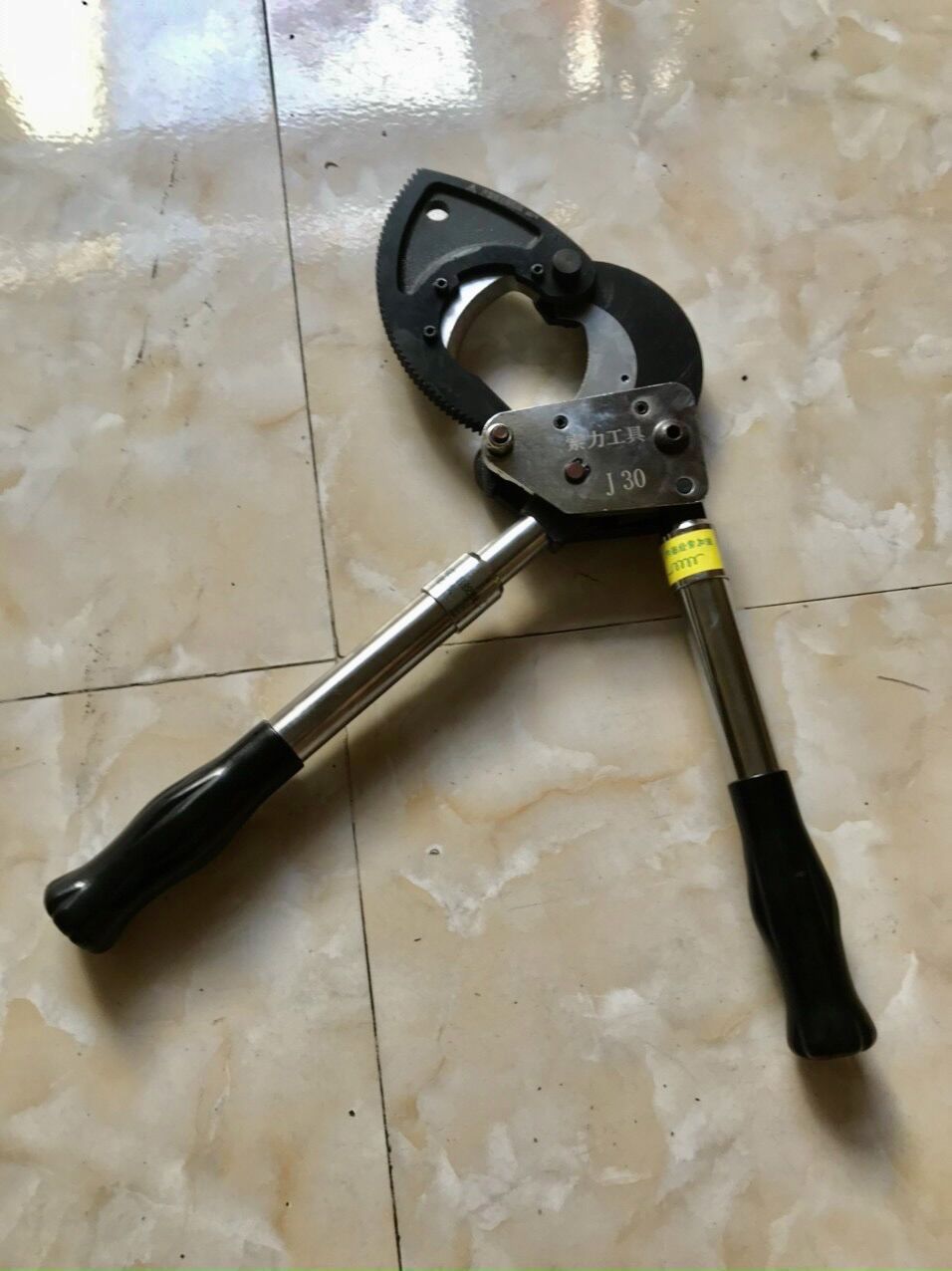 Kìm cắt cáp nhông J40 hàng tốt
