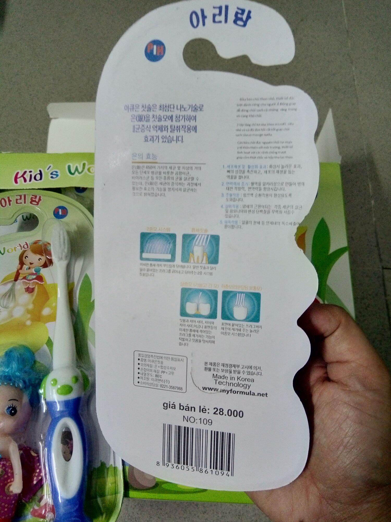 Bàn chải đánh răng nhập khẩu Hàn quốc cho bé[ có tặng đồ chơi]