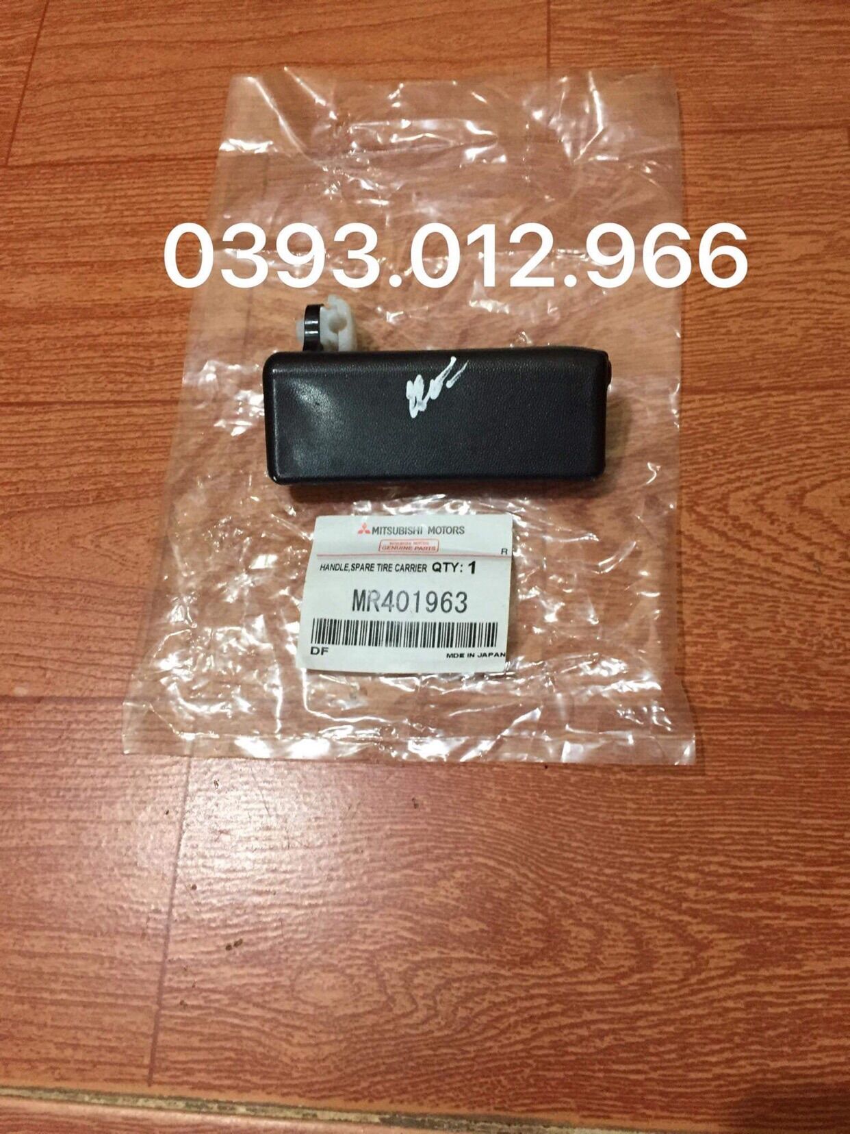 Tay mở cốp hậu mitsubishi jolie