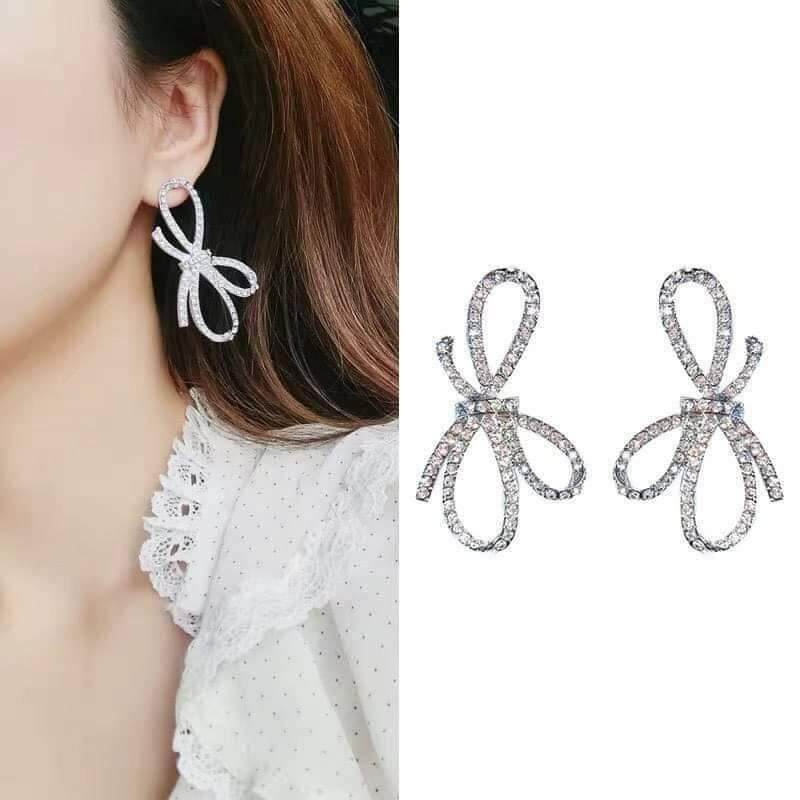 Bông tai mẫu mới. Được chọn mẫu