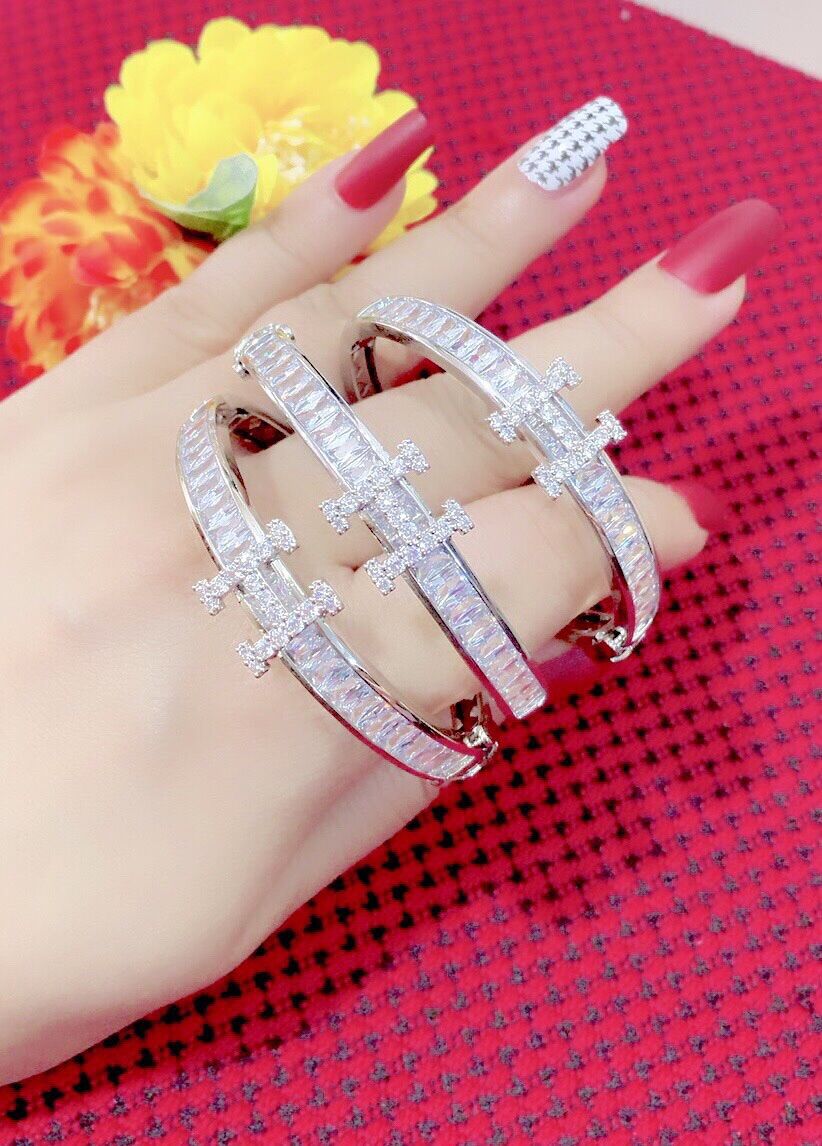 Vòng tay chạm hình chữ H đính đá mạ bạch kim siêu dễ thương