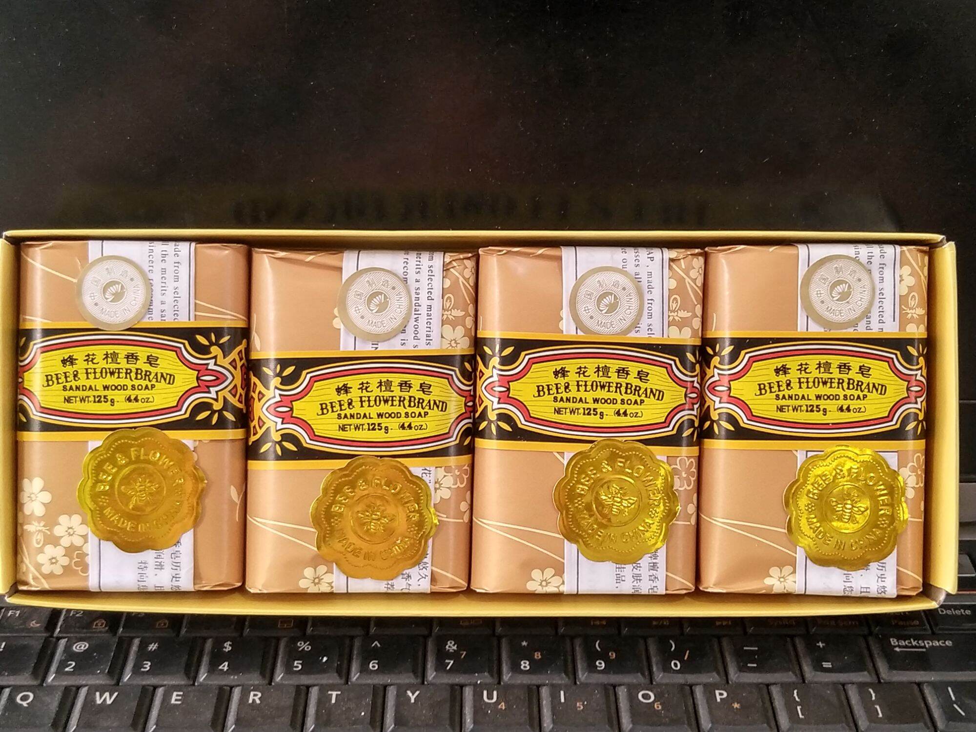 Xà bông trầm đàn hương Bee - Flower brand - 125g