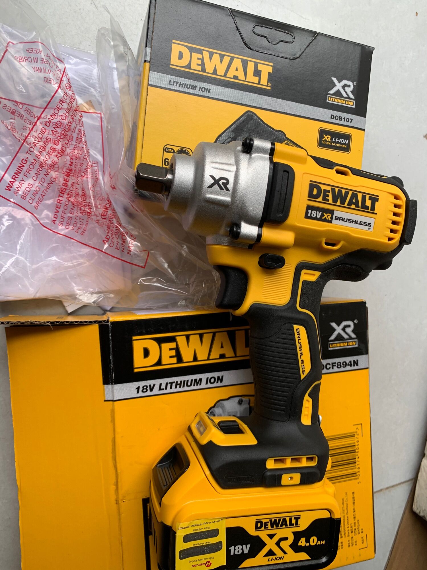 [HCM]Máy vặn bu lông động lực pin Dewalt DCF894N-KR ( Chưa Pin & Sạc )