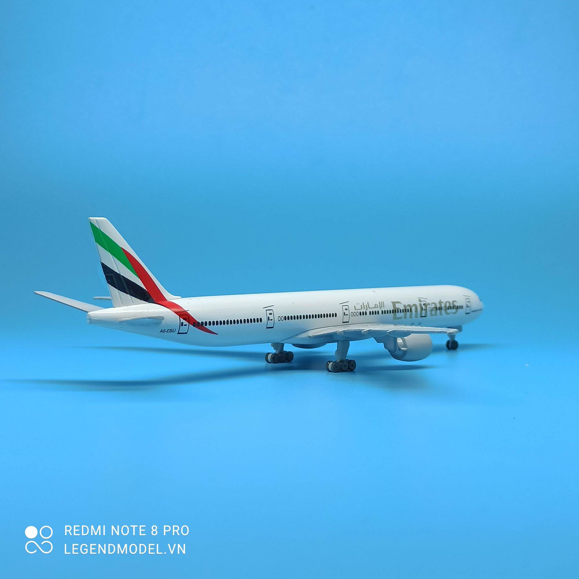 Mô hình máy bay Fly Emirates 20cm chất liệu kim loại bền đẹp