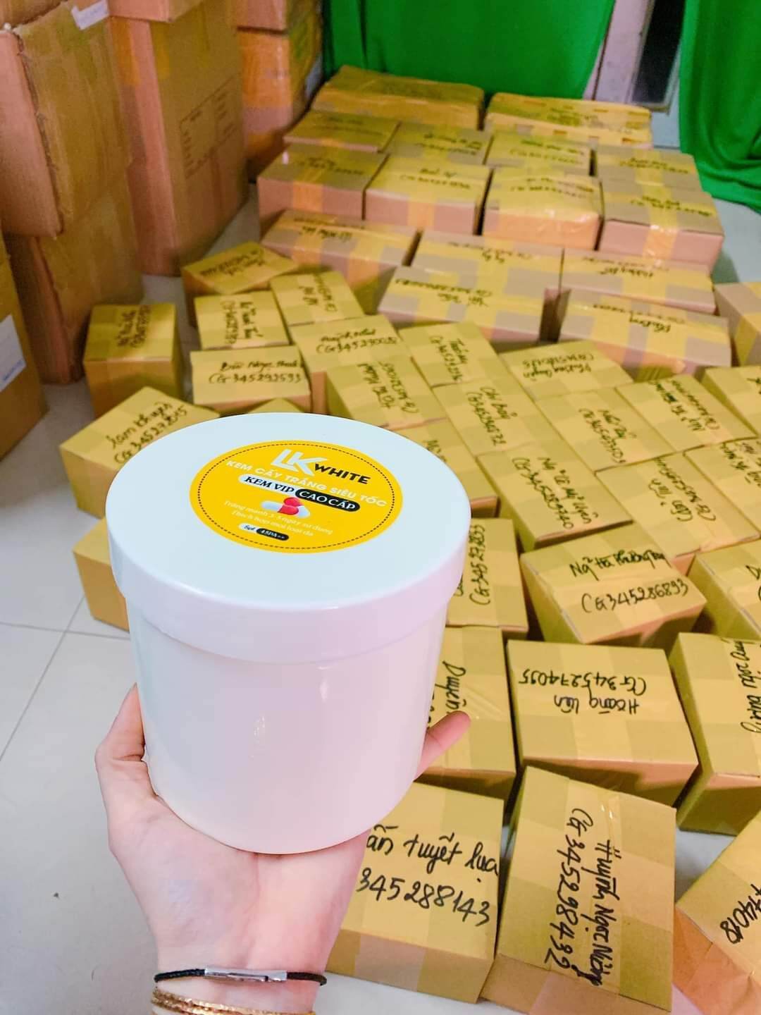 Kem Trộn Công Thức Thailan Hủ 1Kg Tặng 1 Sét Tắm Trắng Hồng Sâm