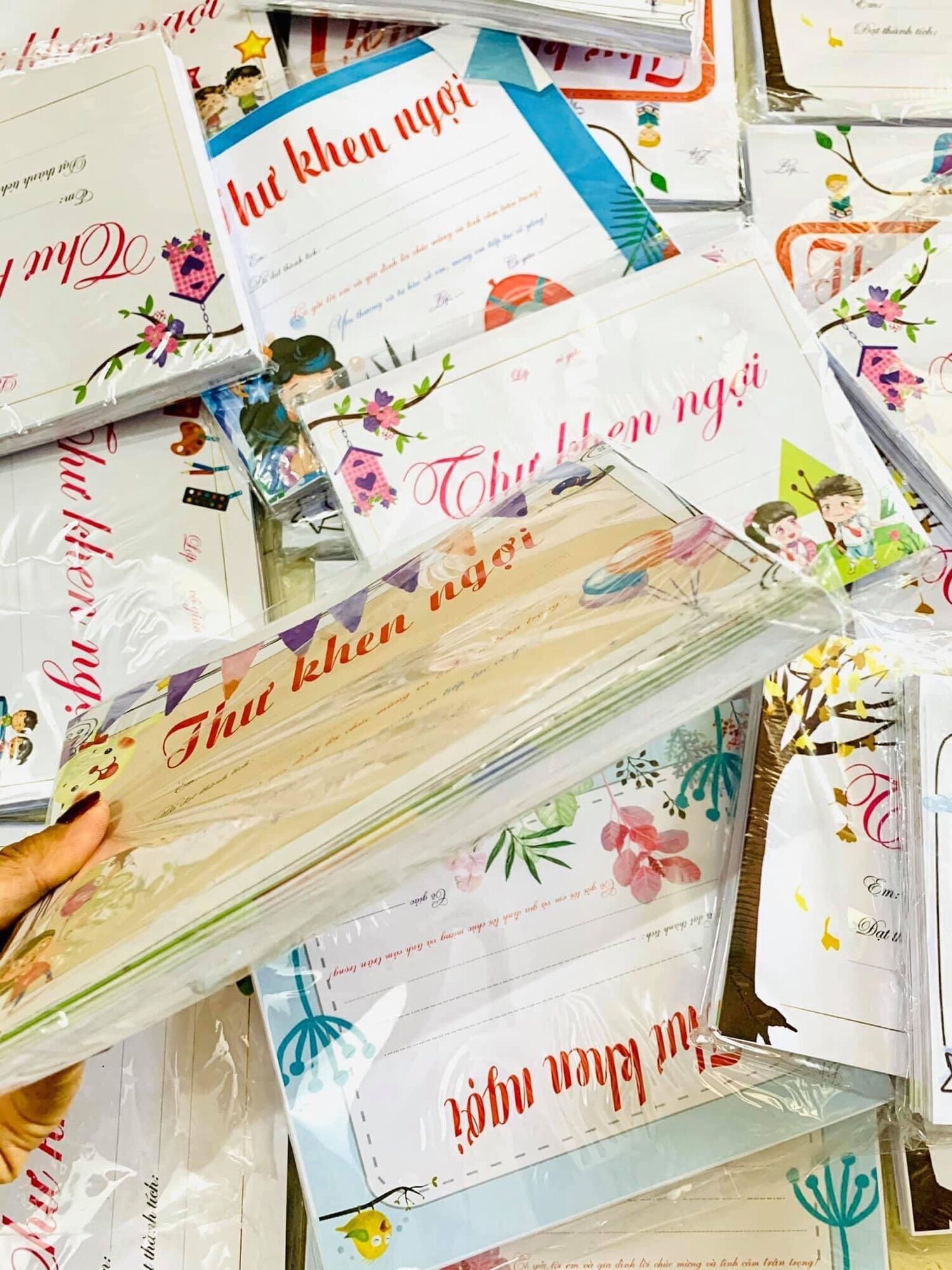 1 set 100 tờ thư khen