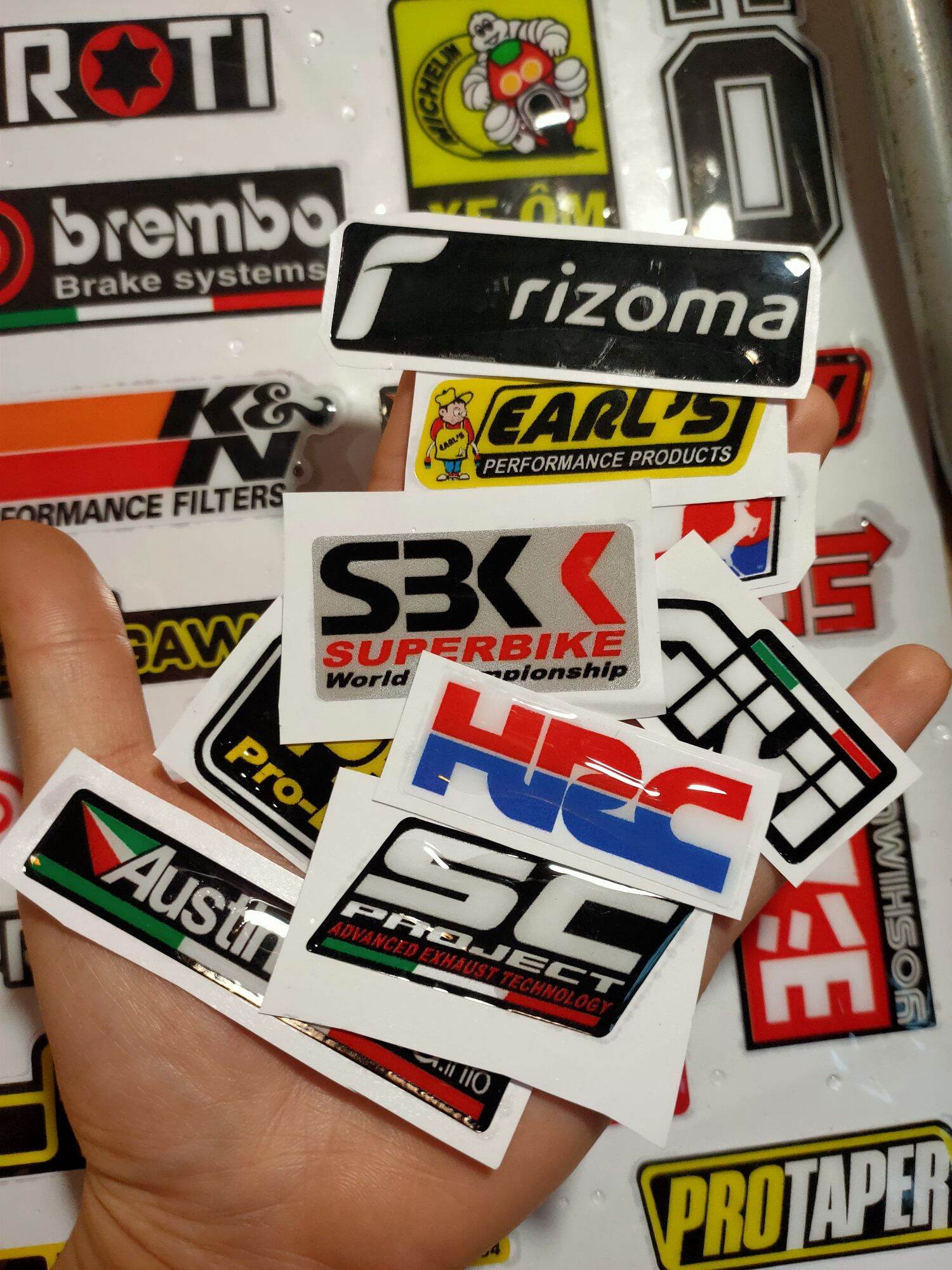 Sticker nổi pvc bất kì dán mũ , xe & lastop