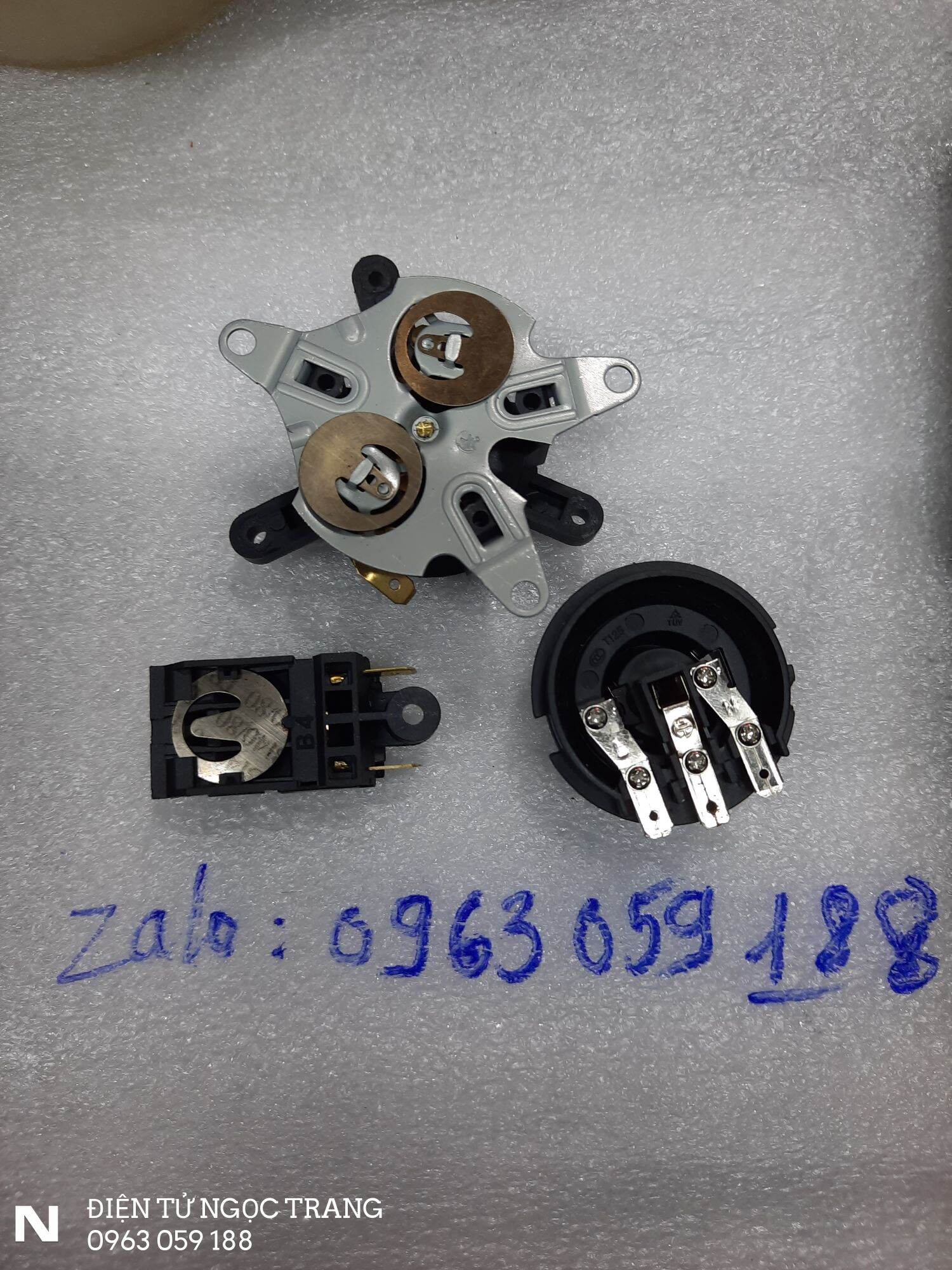 Bộ công tắc âm siêu tốc kèm đế - giá 1 bộ