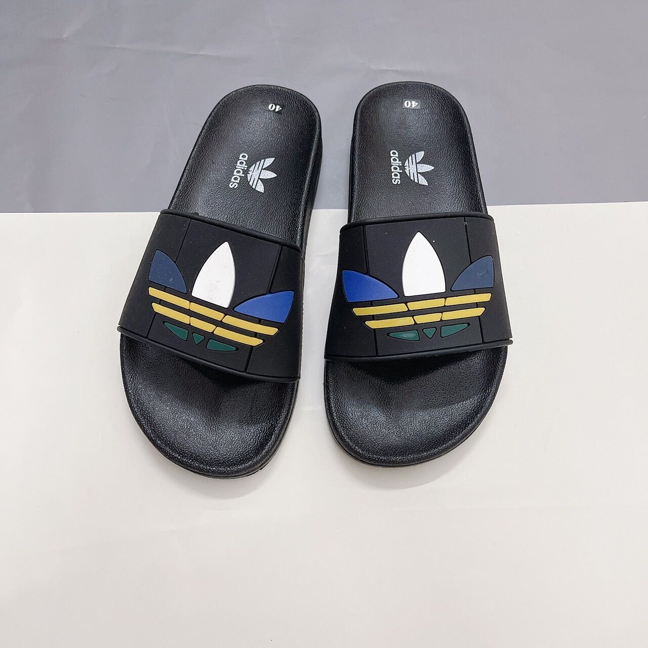 Dép adidass