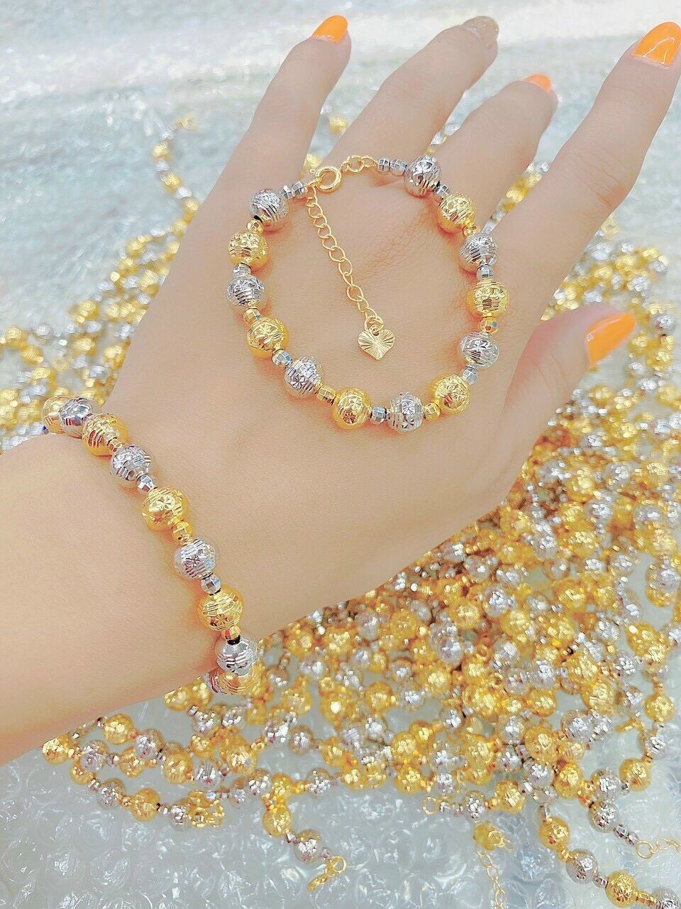 Lắc tay nữ kiểu bi xen lẫn 2 màu mạ vàng và mạ bạch kim
