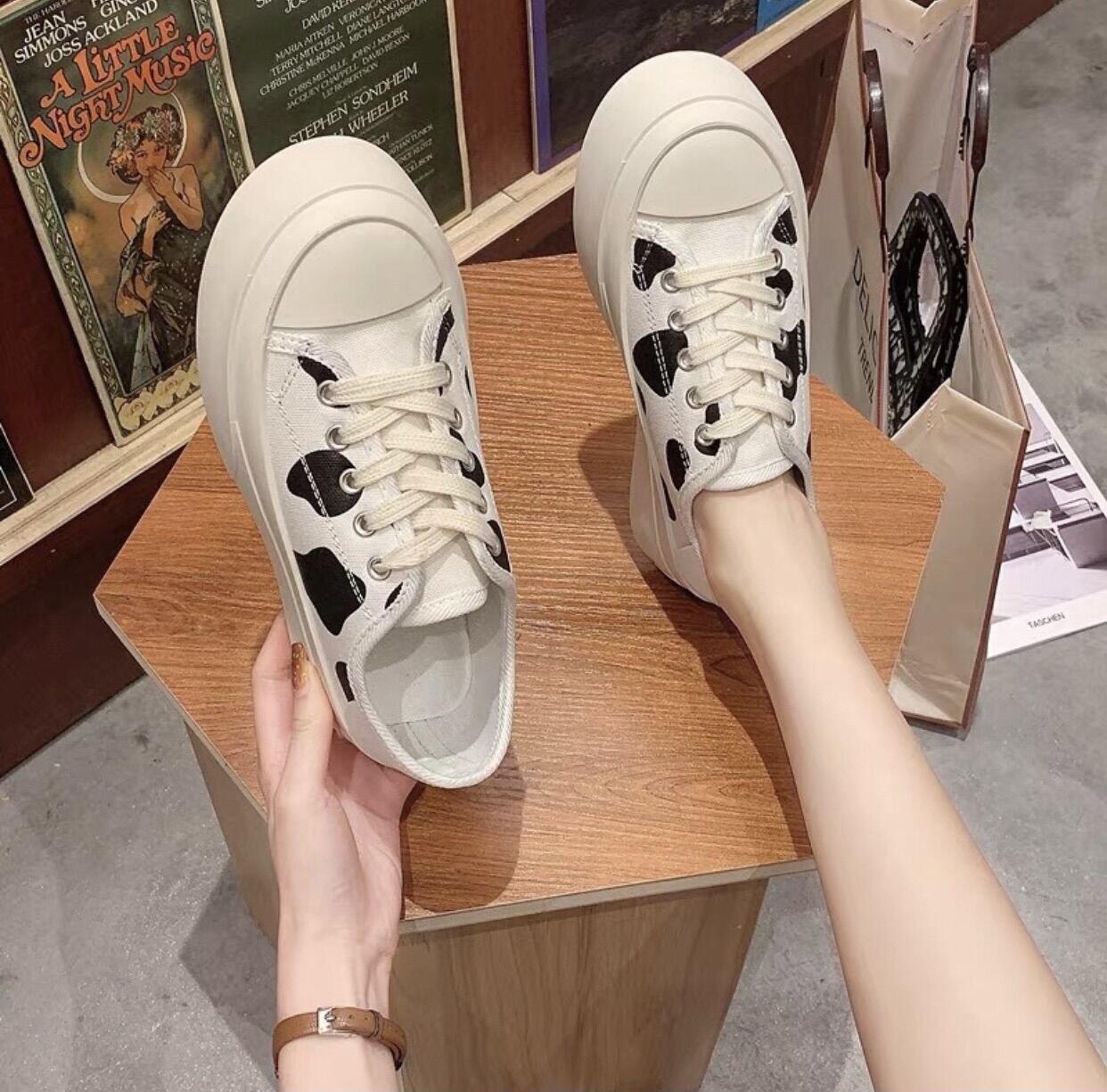 Giày sneaker bò sữa độn đế siêu hot